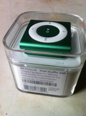 Q1 - Bán 1 em iPod Shuffle 2GB (green), gen 4, keng 100%,  giá cực tốt ^^ - 1